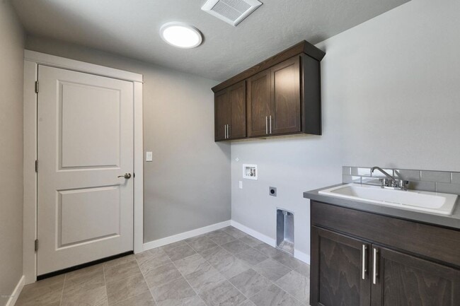 Building Photo - House in Selah!