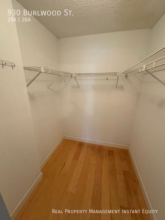 Building Photo - 930 Burlwood St