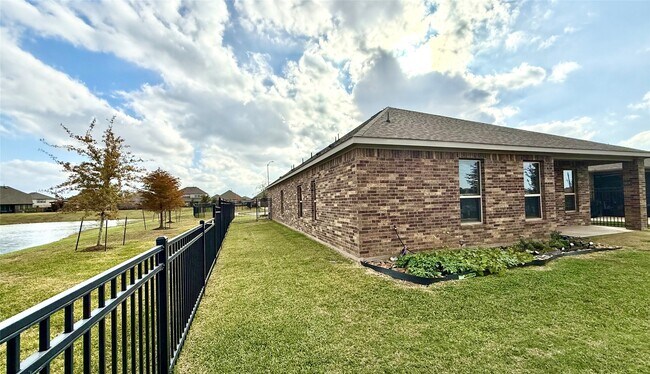 Building Photo - 141 Eliana Shores Dr