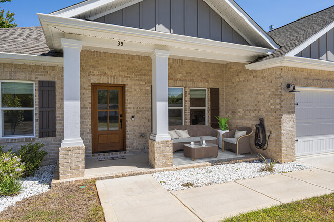 Building Photo - 35 Highland Dr NW