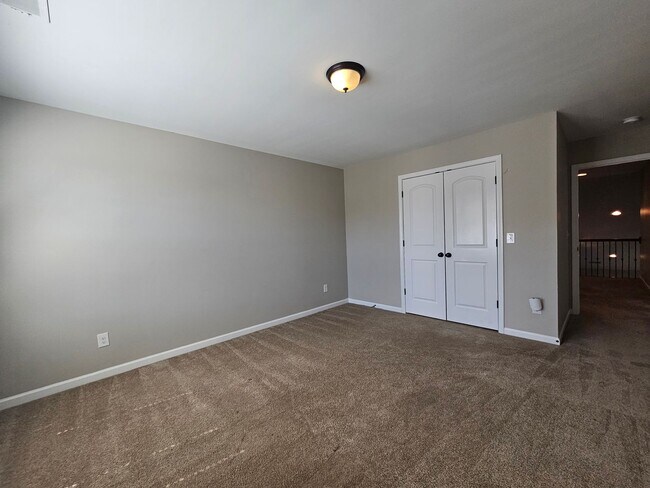 Building Photo - Luxury living at Hawthorne Ridge