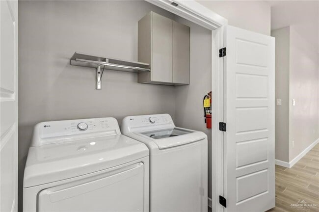 Building Photo - 10 Yosemite Dr