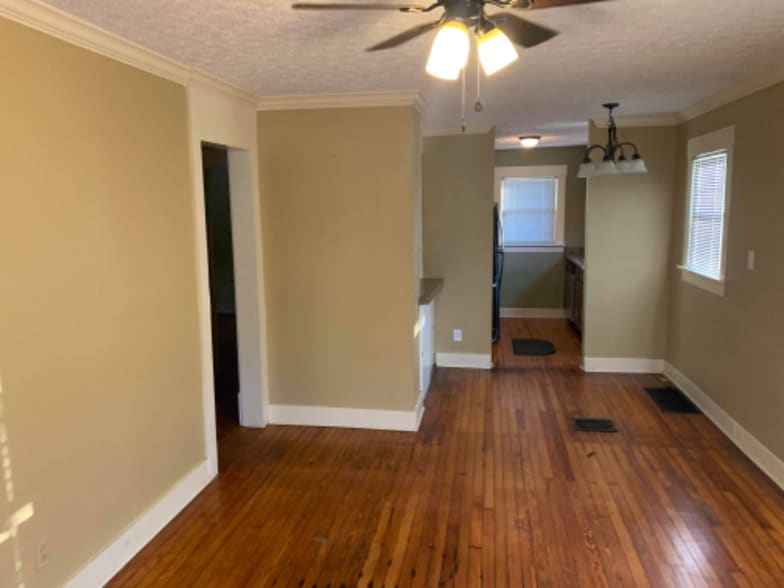Building Photo - 668 S Barbee Way