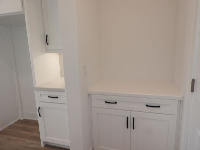 Building Photo - Beautiful Smart Home in Granite Bay  With Solar!!