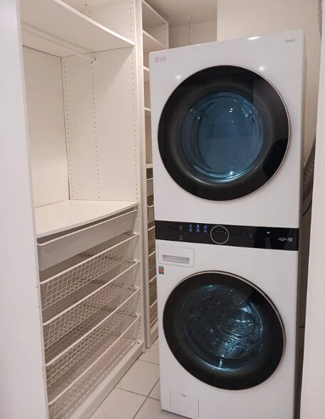 Building Photo - 10 Weston Ave