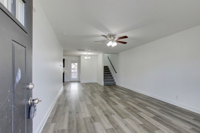 Building Photo - Fresh and so Clean Clean Close to Everything!