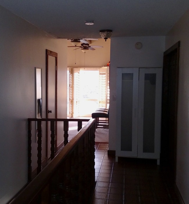 Building Photo - 809 N Paulina Ave
