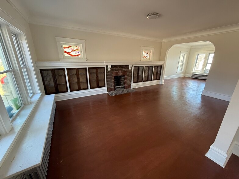 living room looking back toward dining room - 3068 Bellerive Dr
