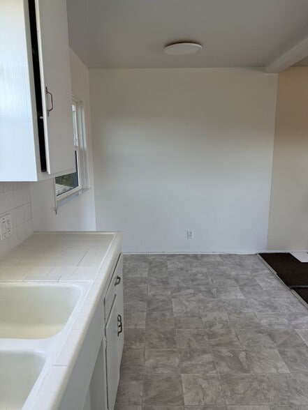 Building Photo - 2029 Delaware Ave