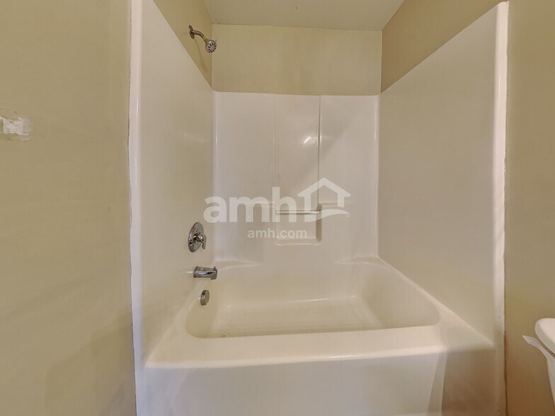 Building Photo - 2849 Watercrest Dr NW