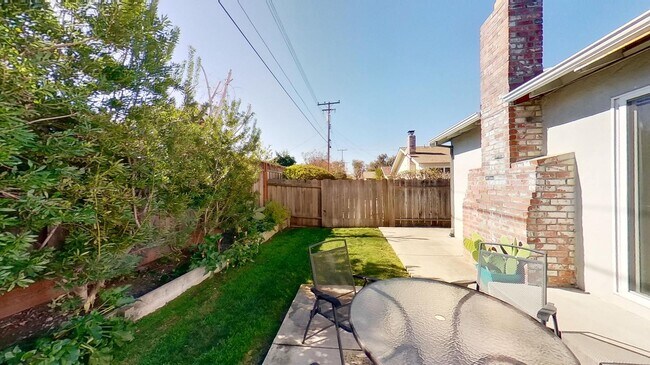 Building Photo - Beautiful Santa Clara home with fenced bac...