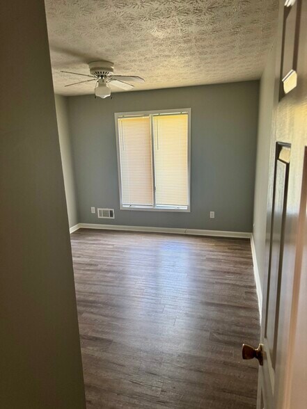 Building Photo - 2137 Fairway Ct SE