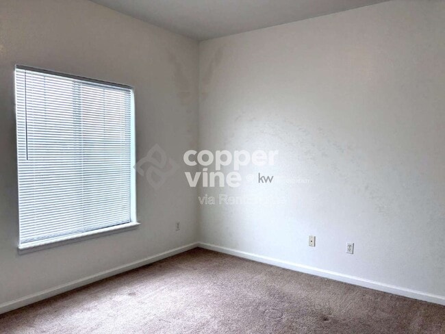 Building Photo - 1740 W 53rd Dr