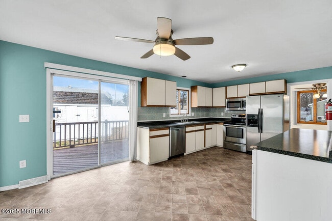 Building Photo - 1841 2nd Ave