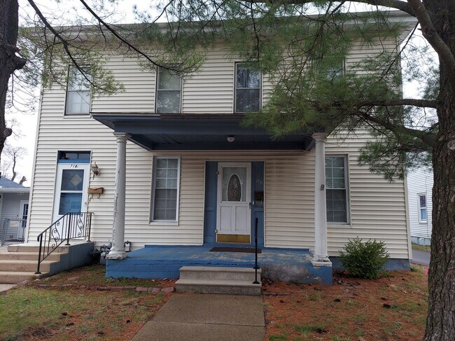 Front - 718 W Jackson St