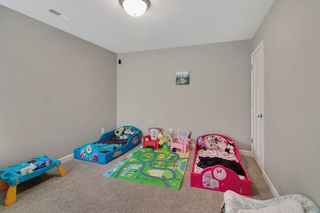 Building Photo - 110 War Admiral Ct