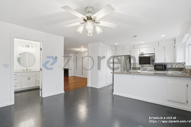 Building Photo - 1200 Opal St