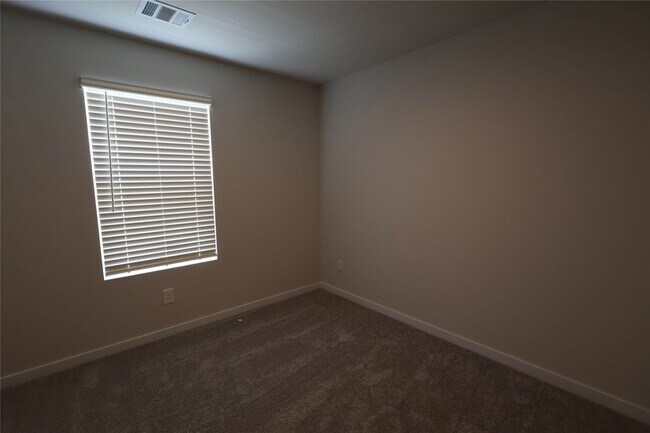 Building Photo - 7757 Bergamot Cir