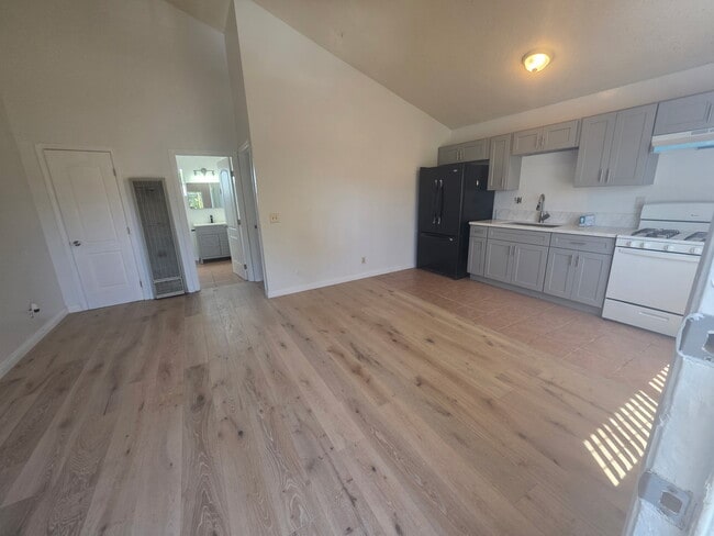 Primary Photo - 21219 Valerio St