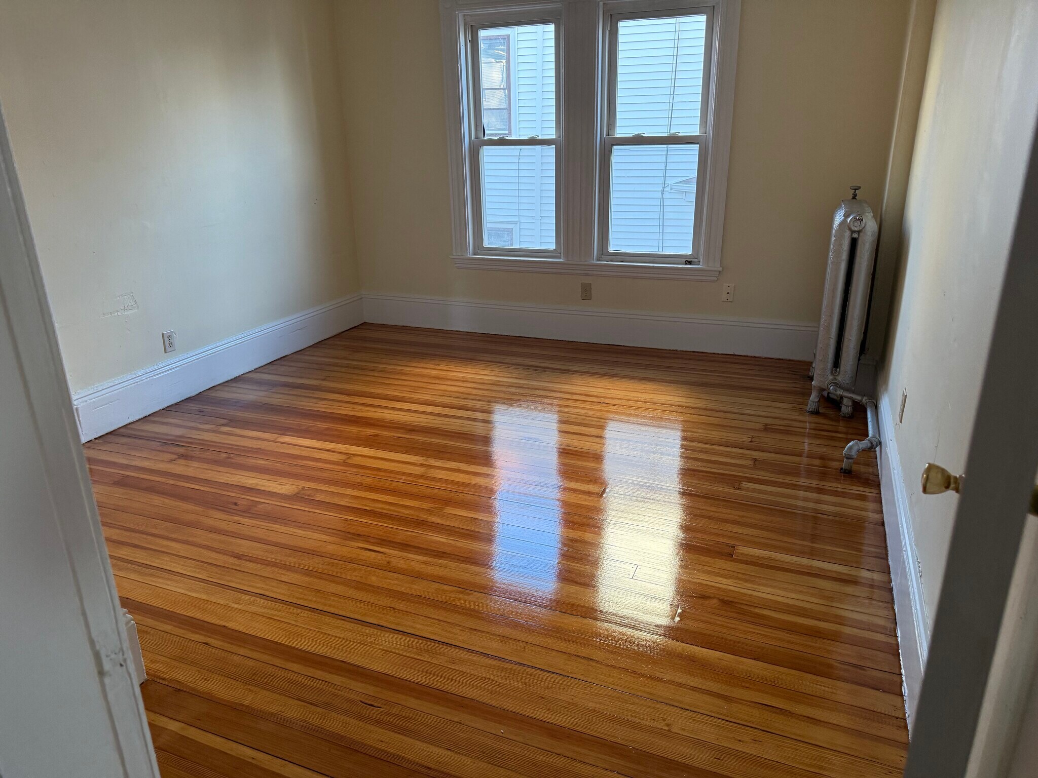 Building Photo - 592 Salem St