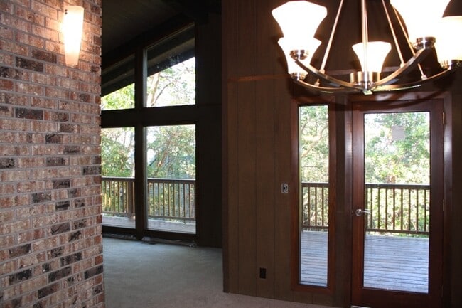 Building Photo - Wooded View Estate in Jacksonville
