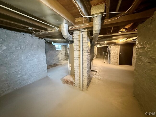 Building Photo - 213 W Main St