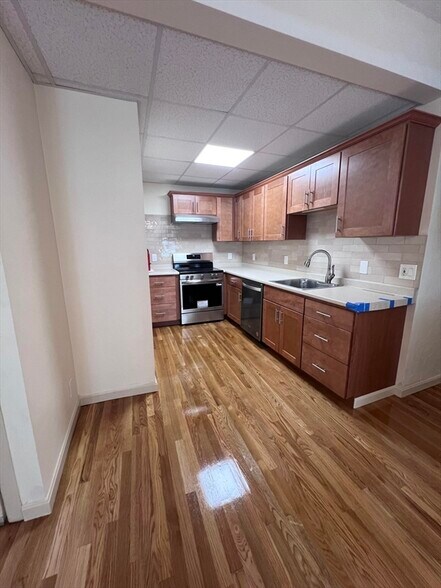 Primary Photo - 498 Lincoln Ave