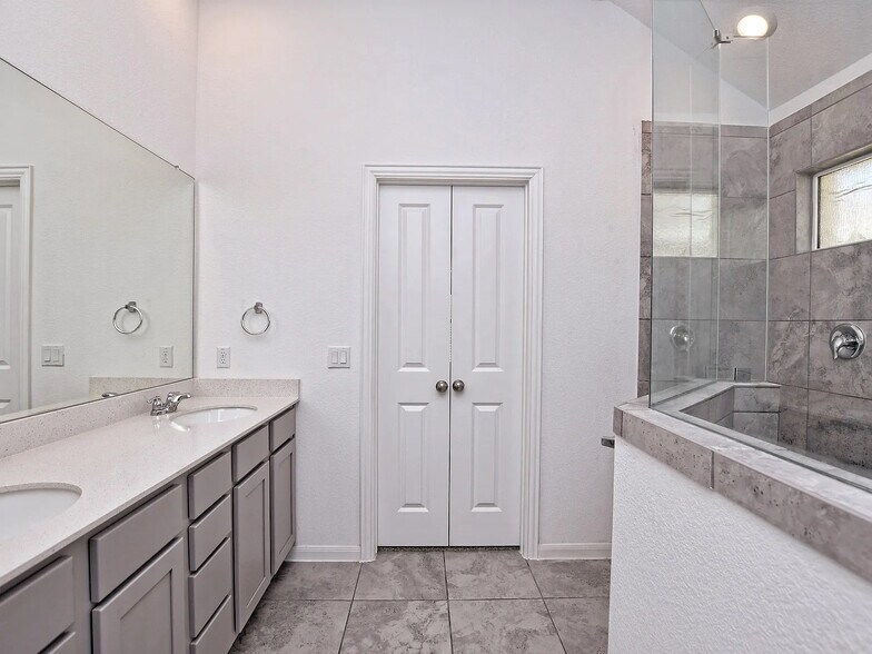 Building Photo - Room in House on Panzano Dr