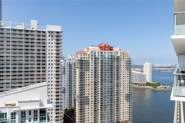 Building Photo - 1300 Brickell Bay Dr
