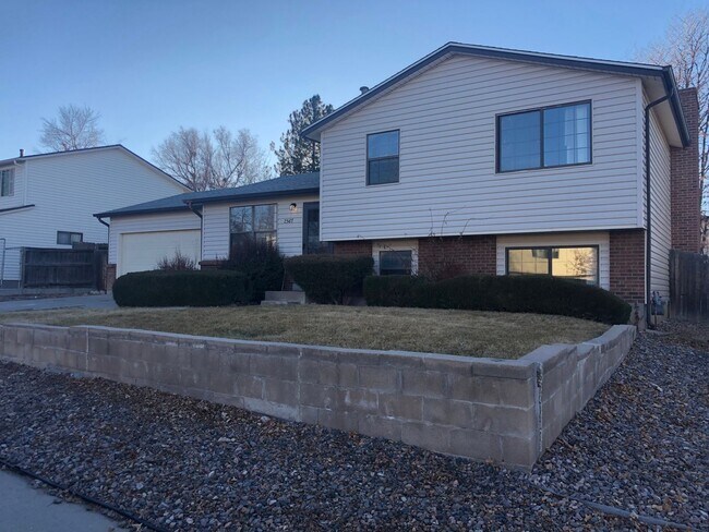 Building Photo - Available Now-4BR/2BA SINGLE FAMILY HOME