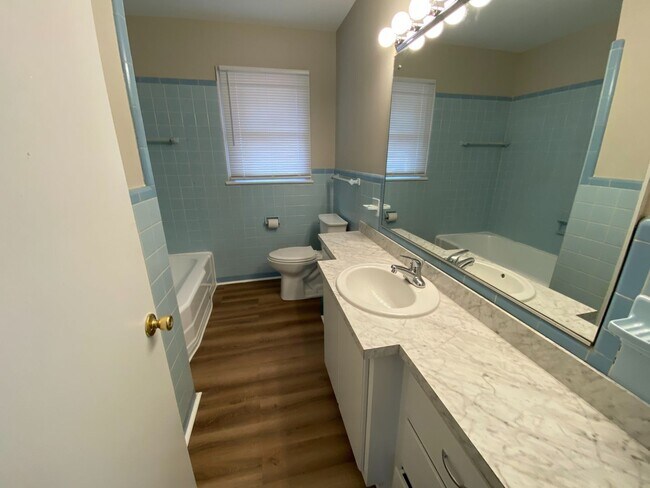 Building Photo - Coming Available July 2025 – Spacious 3BR/...