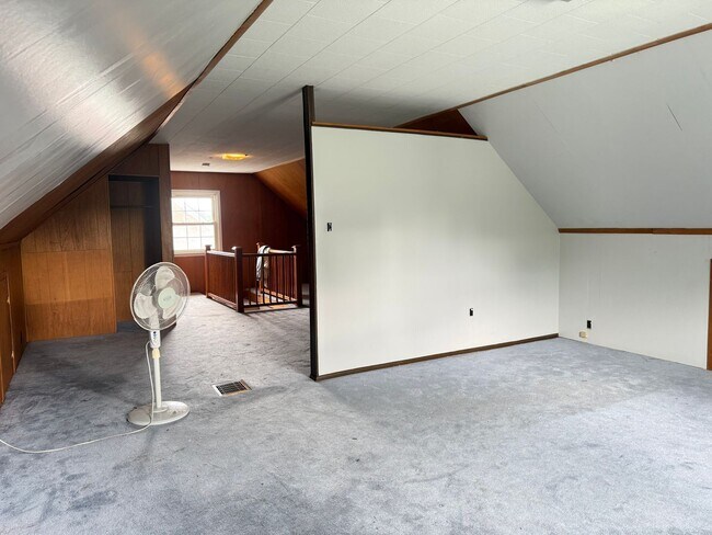 Building Photo - Beautiful 3 Bedroom 1 bathroom Cape Cod with Bonus Room!