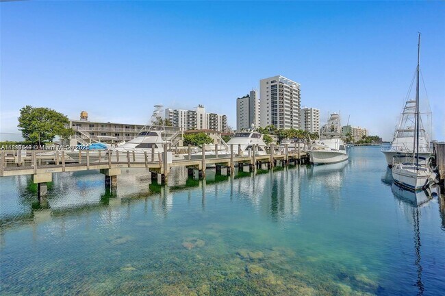 Building Photo - 7910 Harbor Island Dr