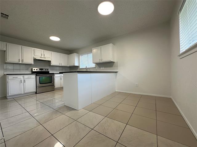 Building Photo - 306 Towne House Ln