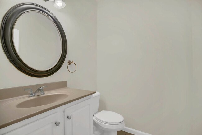 Building Photo - Corner Unit in Villanova at Hunter's Creek
