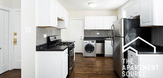 Building Photo - 3849 N Greenview Ave