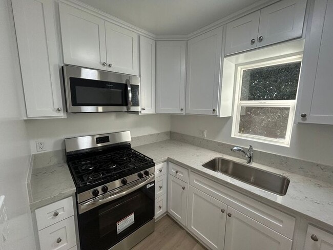 Building Photo - 2228-2232 1/2 Mira Vista Ave