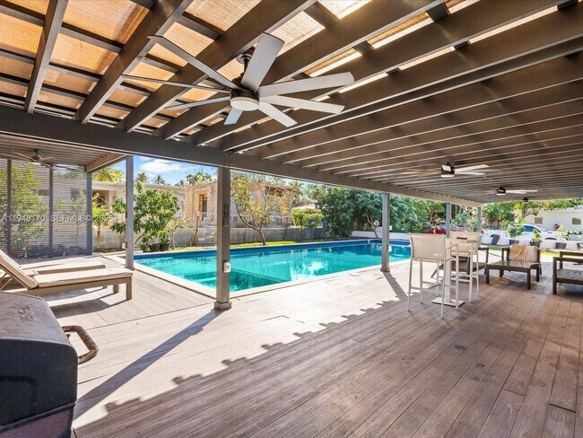 Building Photo - 201 Golden Beach Dr