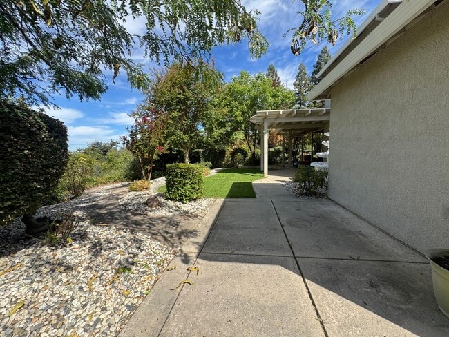 Building Photo - 360 Allenwood Ct