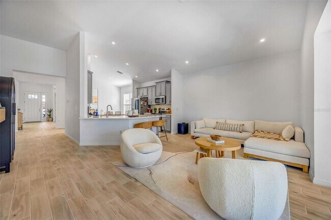 Building Photo - 33995 Astoria Cir