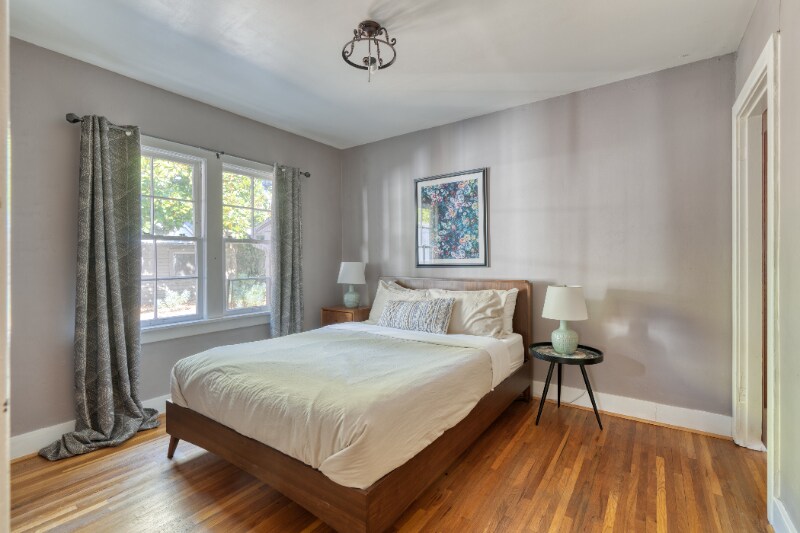 Building Photo - 3565 NE Broadway