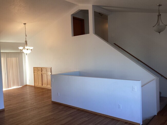 Building Photo - Nicely updated 4Bed, 3Bath in Airway