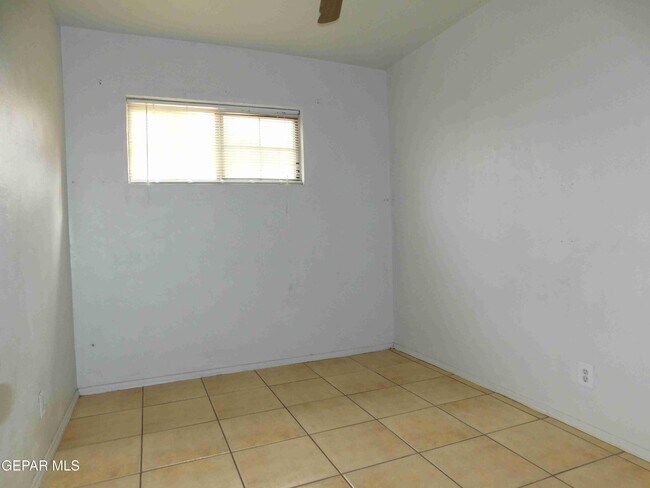 Building Photo - 7423 Mojave Dr