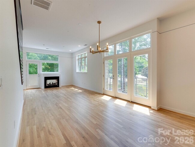 Building Photo - 1174 Park West Dr