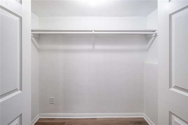 Building Photo - 2407 Redfield Dr