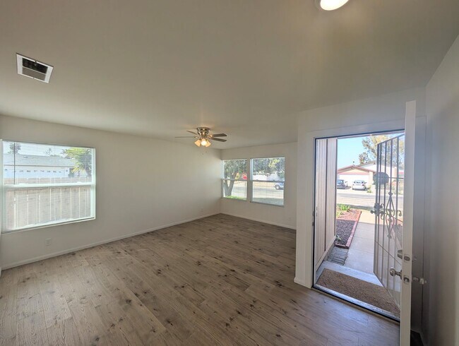 Building Photo - Corner Lot Home in Escondido!