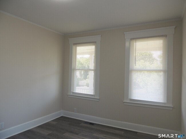 Building Photo - 132 Silver Sands Rd