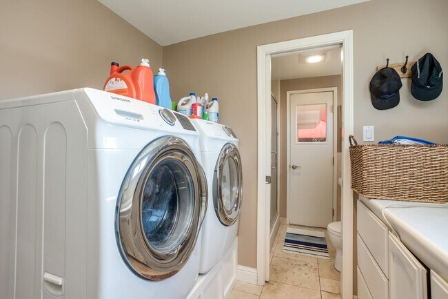 Building Photo - Entertainer's Dream in Willow Glen! 4 Bedroom 3 Bath Fully Upgraded Home with Stunning Backyard