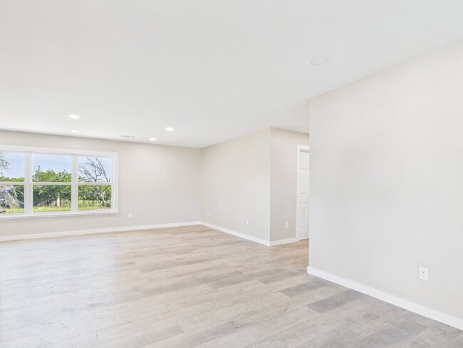 Building Photo - 3-Bedrooms with 2 Full Baths in Harper, TX!"