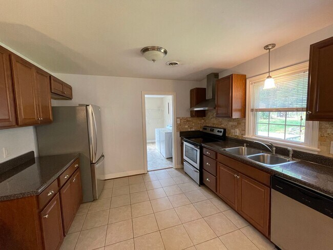 Building Photo - 3600 Ghent Dr